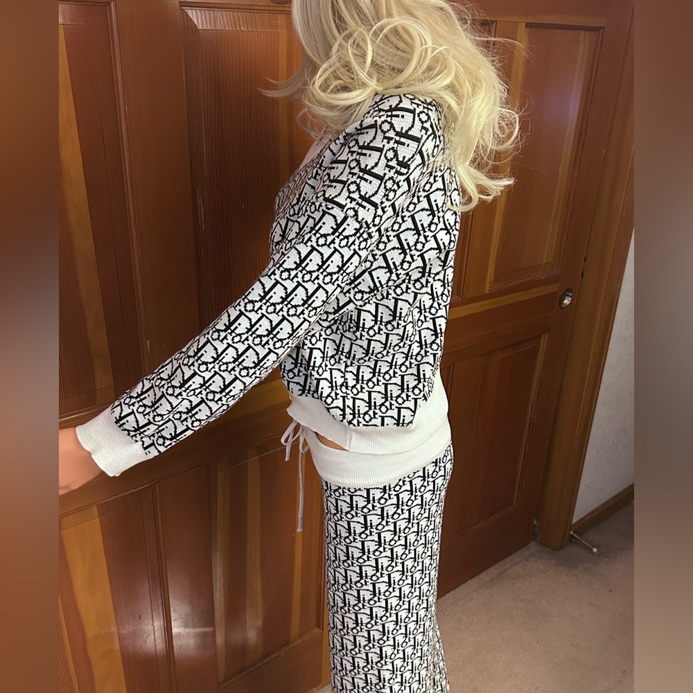 Authentic DIOR Two-Piece Loungewear Set - Picture 9 of 12